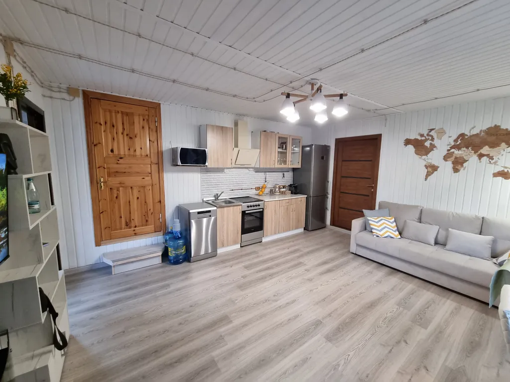 Коттедж Уютный загородный дом с большой гостиной — Стеклянный