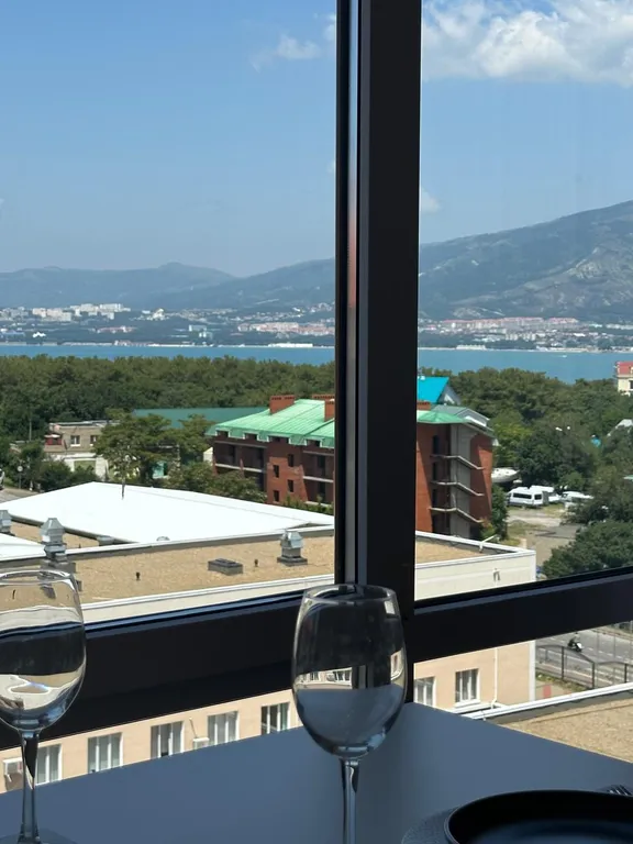 Квартира Квартира Уютная студия в престижном р-не Геленджика видом на море и горы — Геленджик