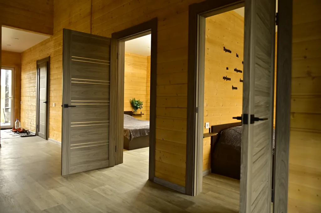 Дом с баней на дровах, банным чаном и большой гостиной