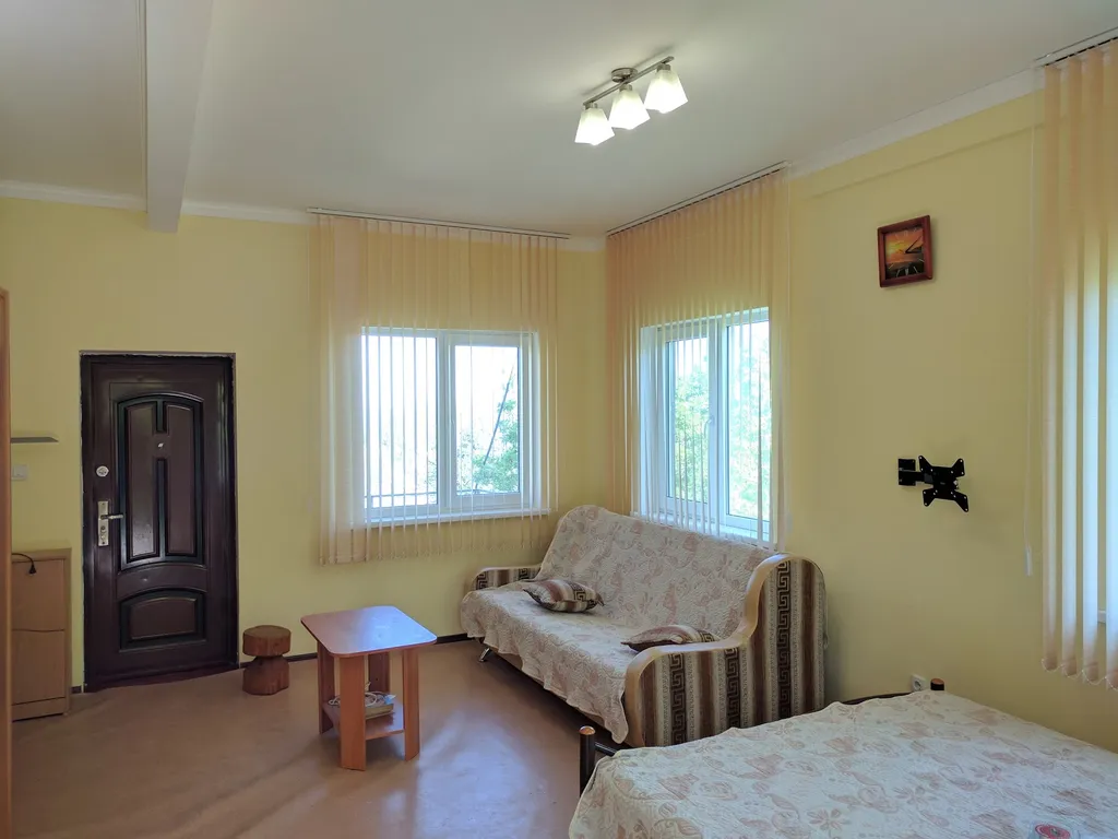 Коттедж Этаж в доме с видом на море и горы в 920 метрах от пляжа — Кацивели