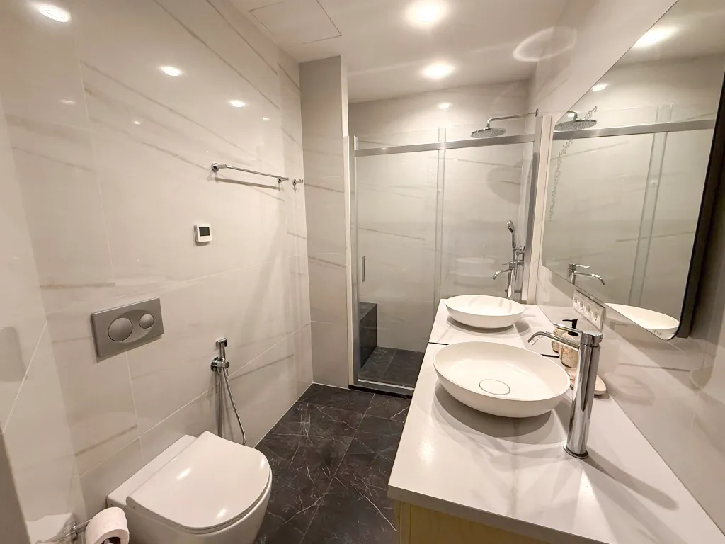 Двухкомнатная квартира на берегу моря, Bellevue Residence