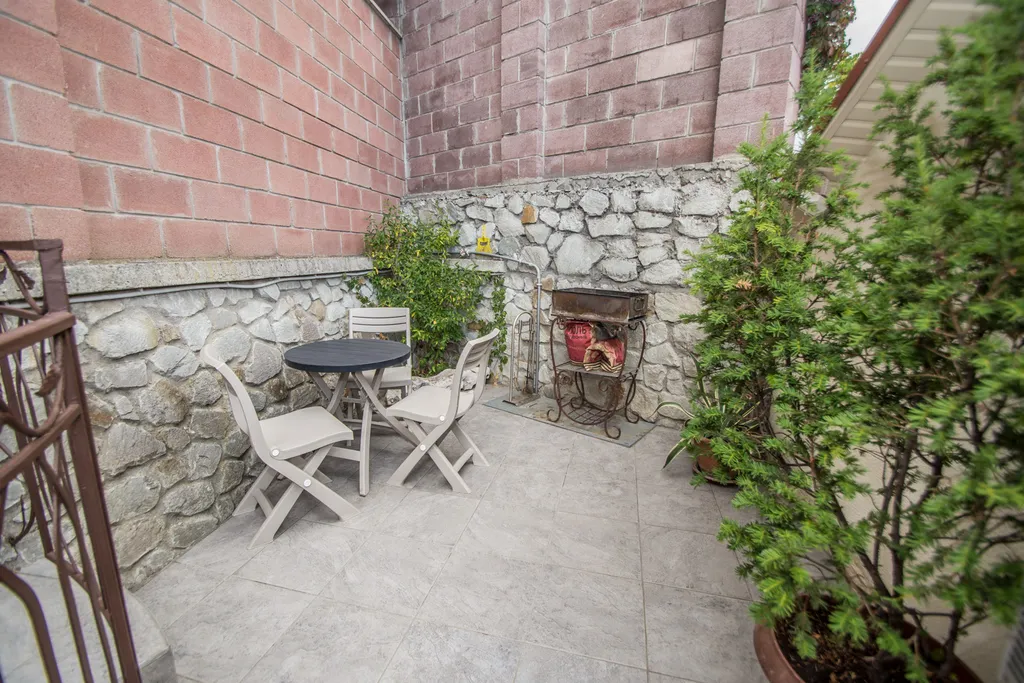 Апартаменты Андеграунд с видом на море