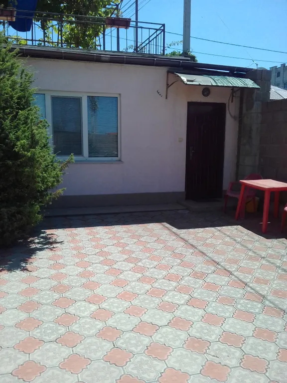 Квартира в доме во дворе частного сектора со всеми удобствами — аренда посуточно в Севастополь