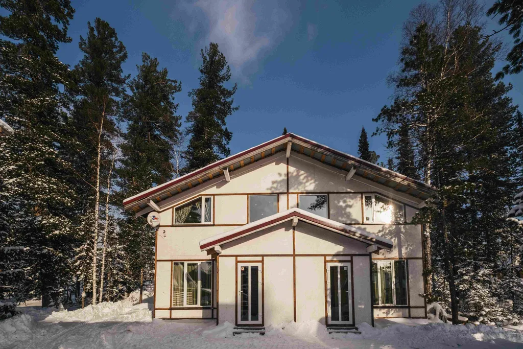 Коттедж Гостевой двор Дом в кедрах — Шерегеш