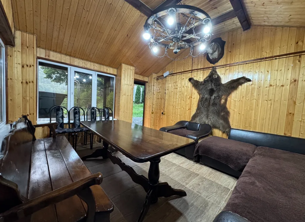 Большой дом у реки в горах с баней и чаном