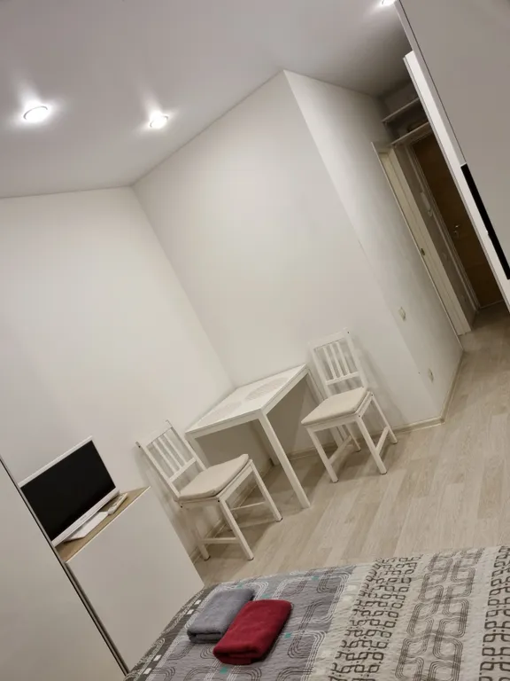 Студия с видом на город