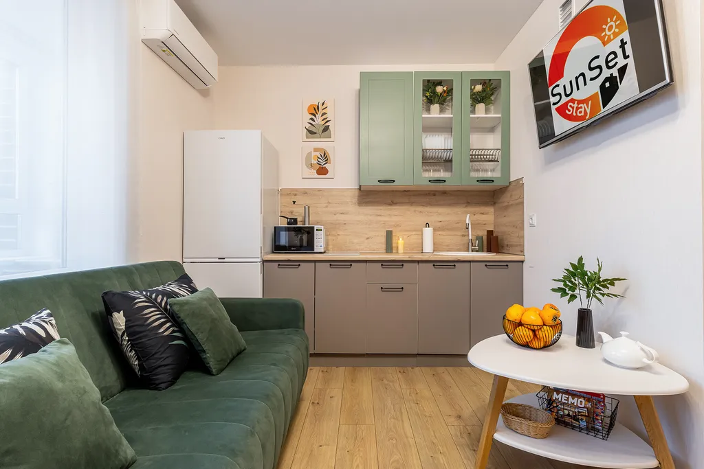 Студия Горизонты Нижнего Оранжево-изумрудный