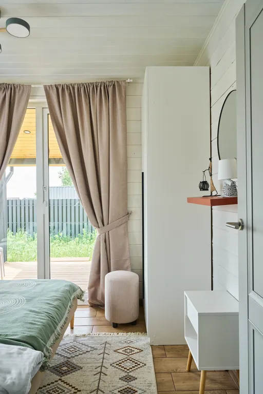 Коттедж в окружении леса с джакузи и сауной