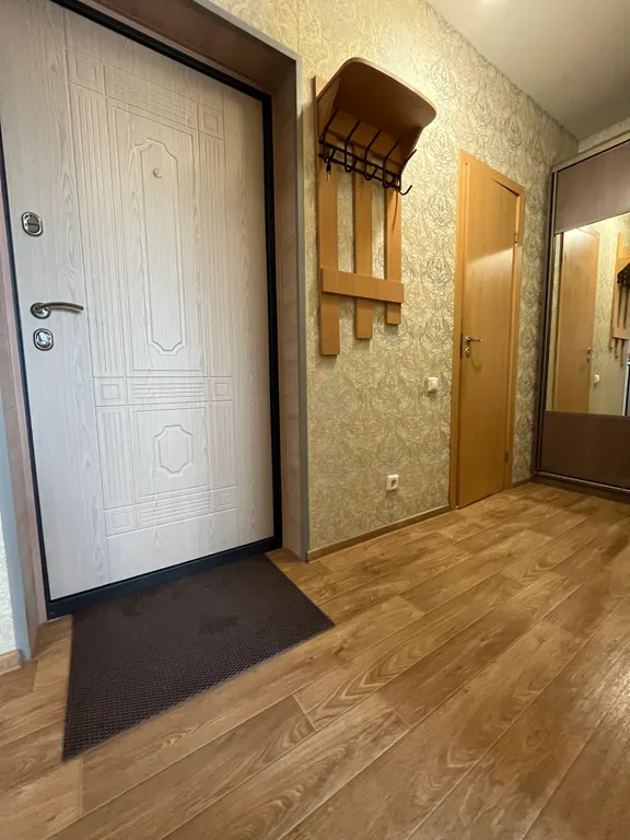 Уютная квартира в новом доме с огороженной территорией, центр города