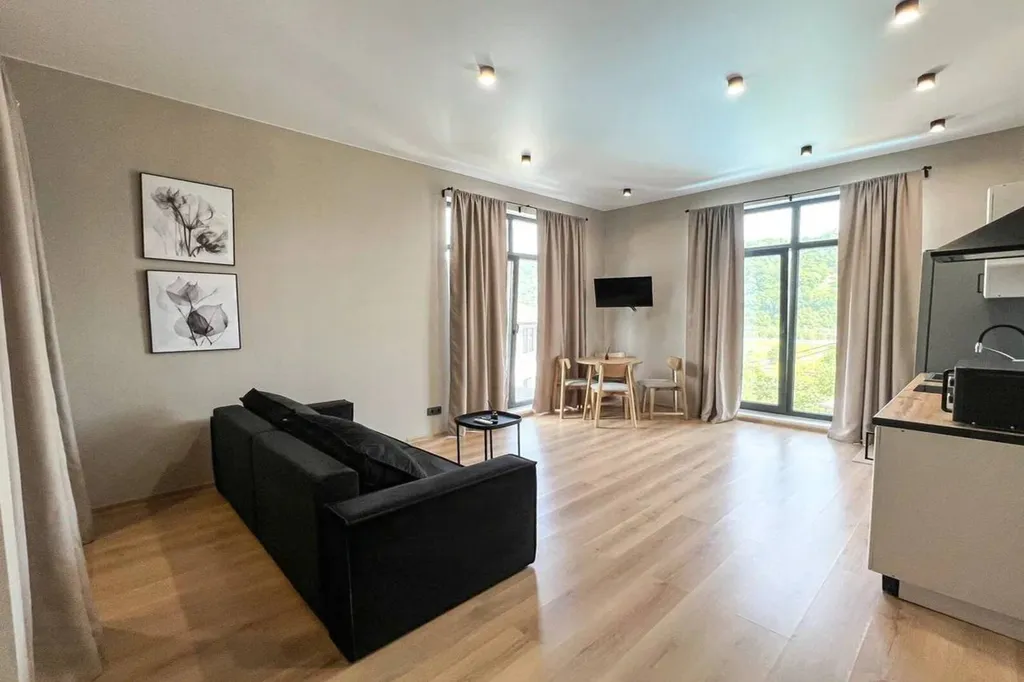 Новый коттедж в хорошей локации Адлера с бассейном, 4 спальнями с с/у