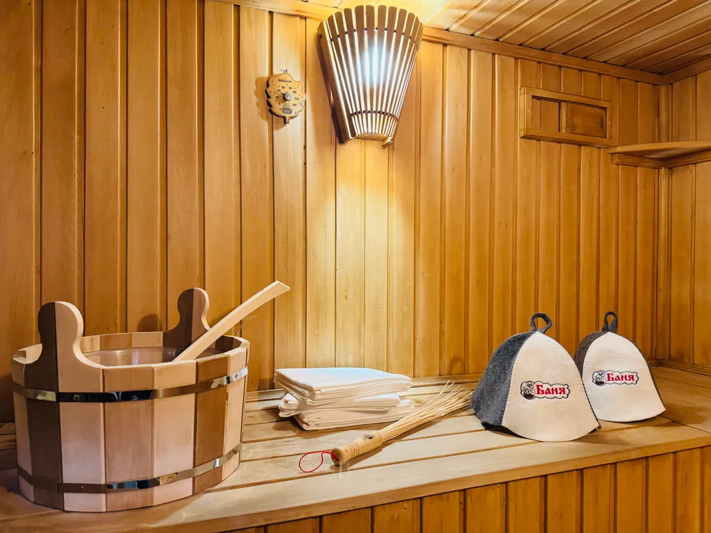 Дом с бассейном и баней возле курзоны