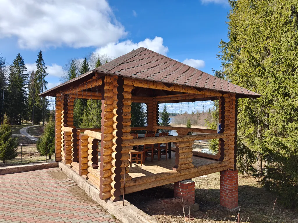 Бревенчатый коттедж вип 2, 4 спальни на берегу озера Селигер