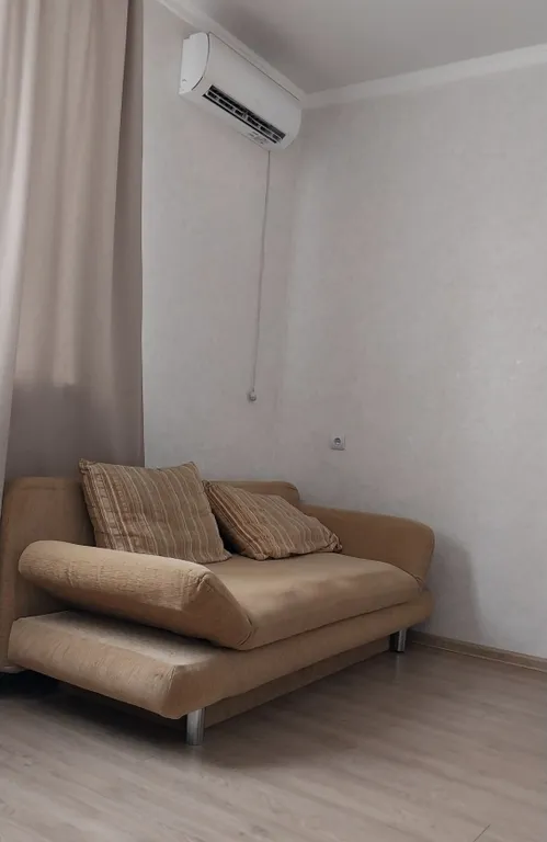 Однокомнатная квартира возле Ледового дворца. Рядом район ЗВТ.