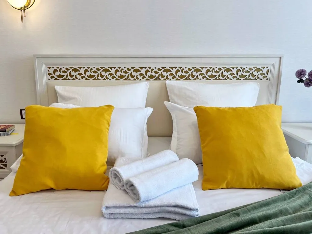 Стильный двухкомнатный люкс с видом на Кафедральный собор