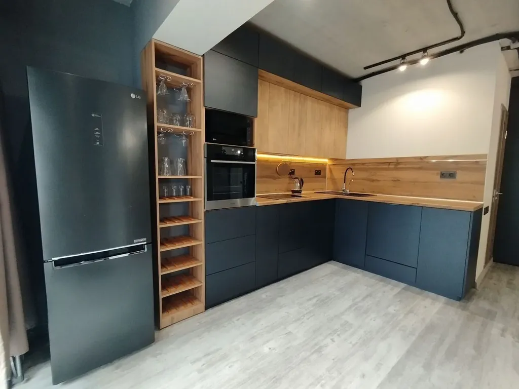 Просторная солнечная стильная студия в современном стиле