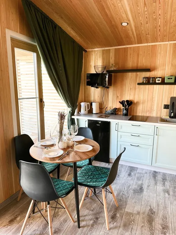 Уютный дом в лесу