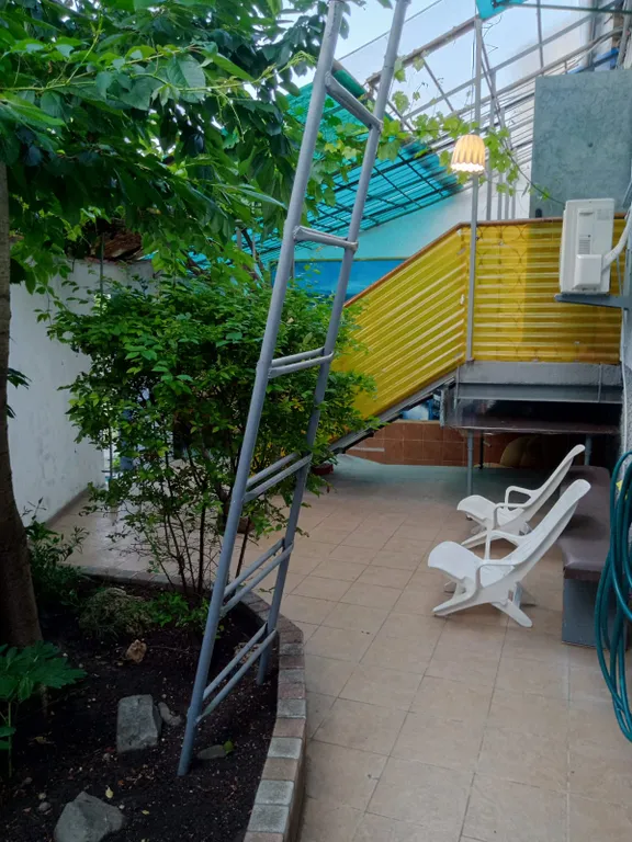 Уютный дворик у моря