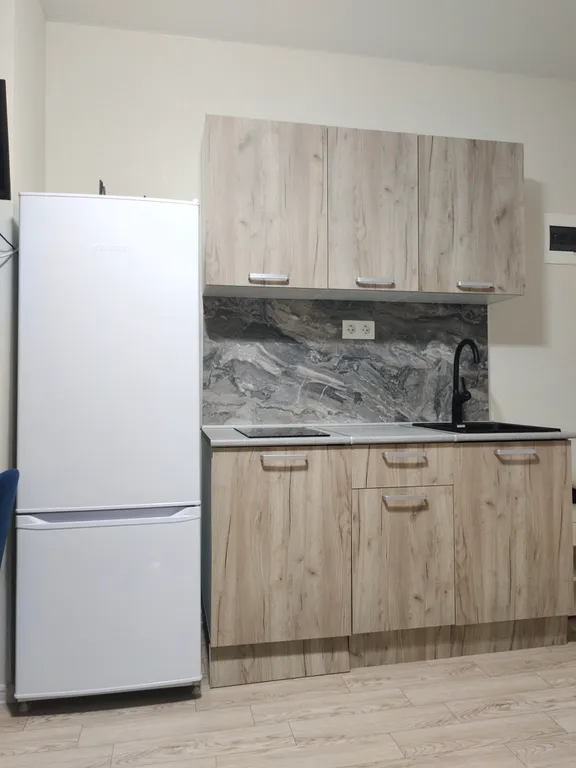 Уютная студия в новом доме с красивым видом из окна: Орджоникидзе 19/2