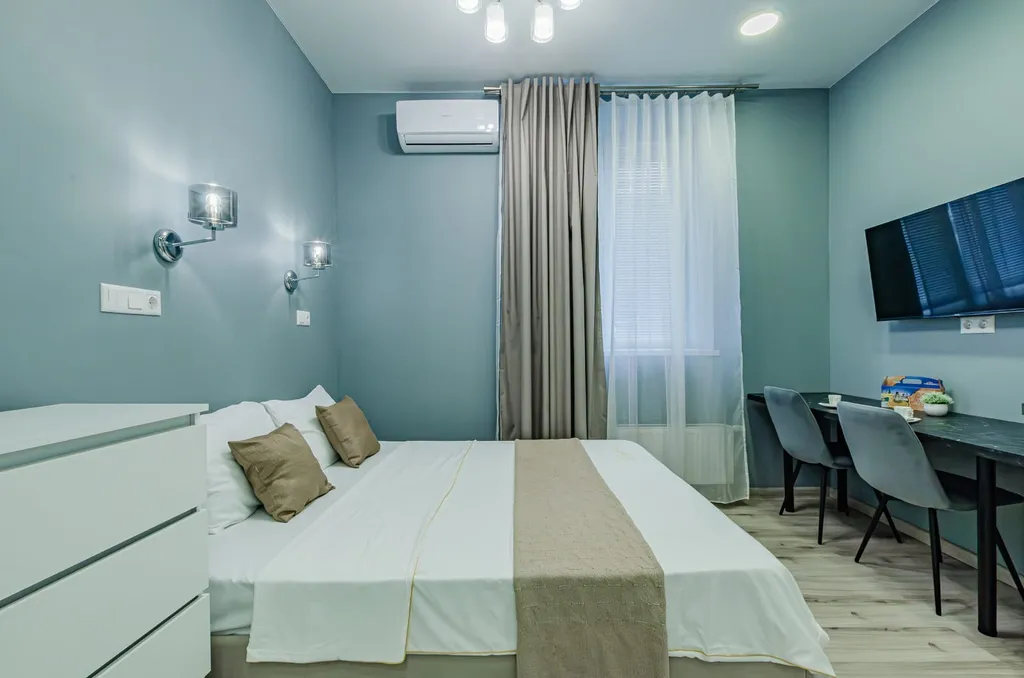 Красивая и уютная студия вблизи метро рядом с центром города