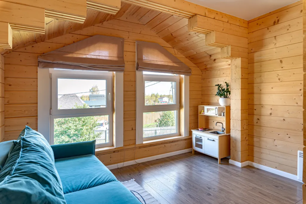 Дом из бруса в лесу с баней и чаном