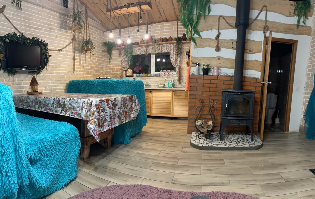 Домик в лесу с баней