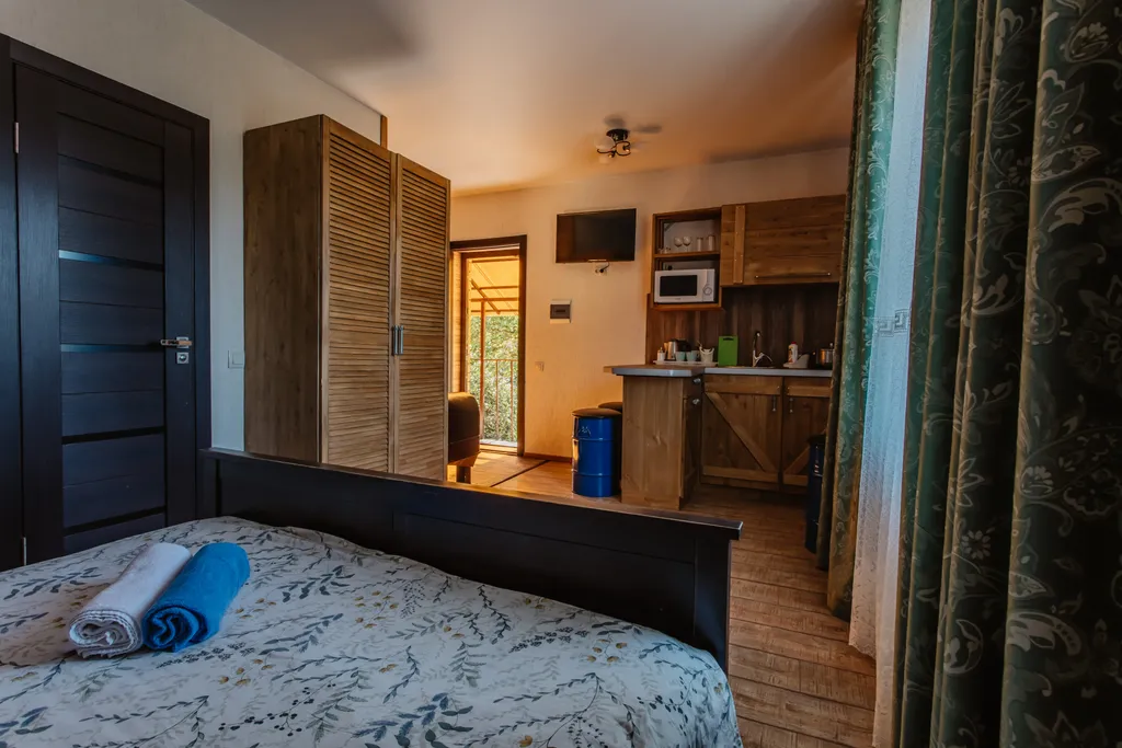 Студия # 2  в новом доме, с закрытой парковкой, беседкой и мангалом