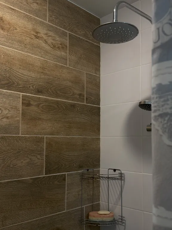 Коттедж Однокомнатный домик с террасой и мангалом — Новосибирск