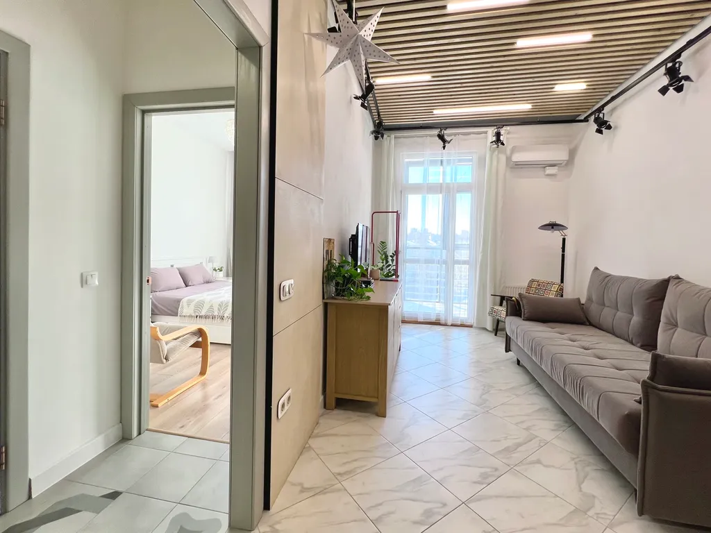 Солнечная квартира у озера рядом с новой набережной