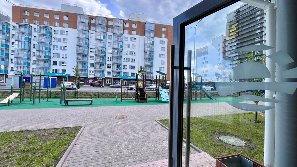 Апартаменты с видом на озеро в элитном районе