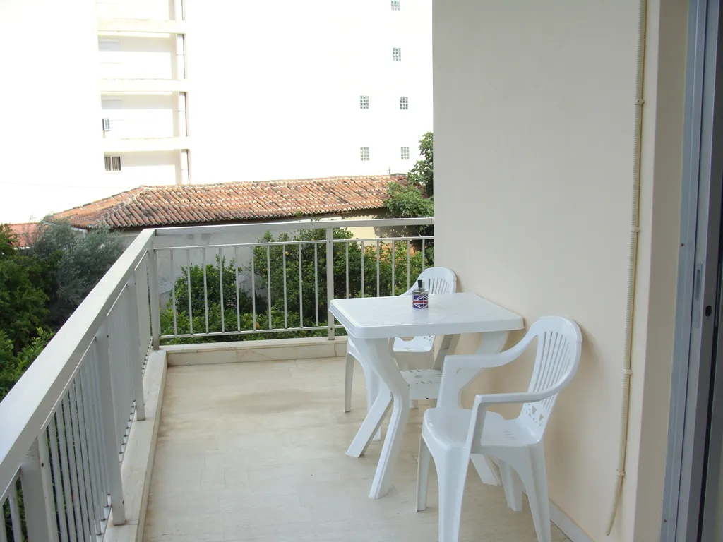 Аппартаменты в доме недалеко от моря