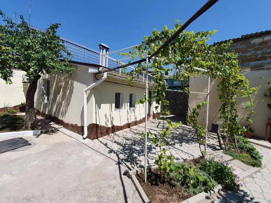 Дом со своим большим двором