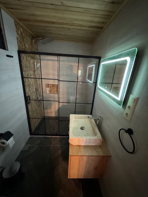 Просторное эко бунгало в сосновом лесу на побережье Турции