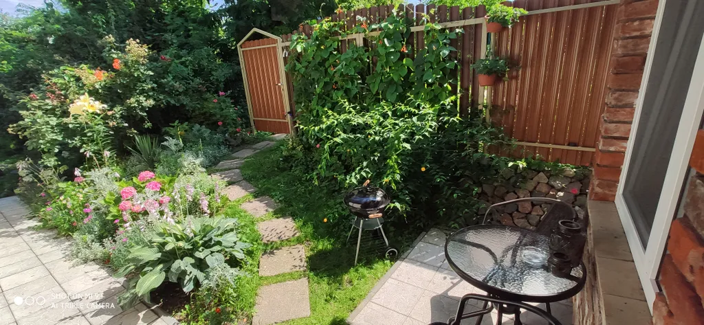 Студия с уютным двориком