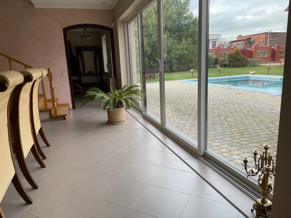 Красивый дом с баней и бассейном