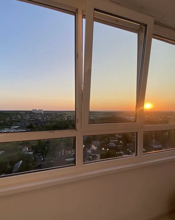 Уютная студия с красивым видом из окна