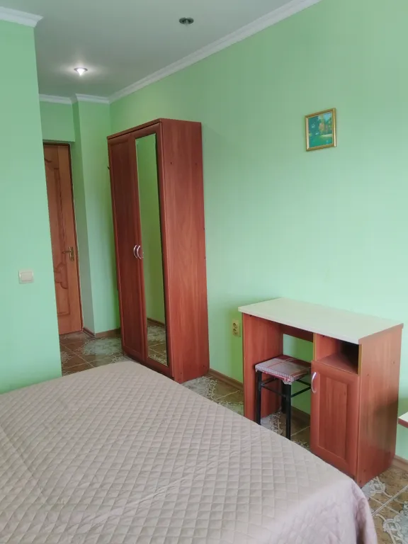 Квартира Квартира Двухместный номер с балконом в гостевом доме "Легенда" с бассейном. — Анапа