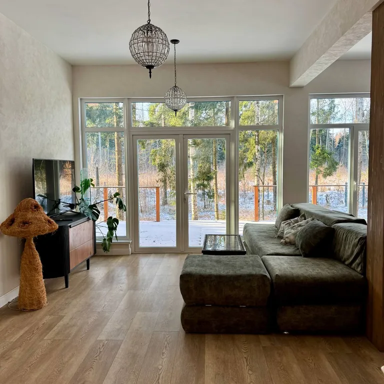 Уютный дизайнерский дом с сауной у самого леса