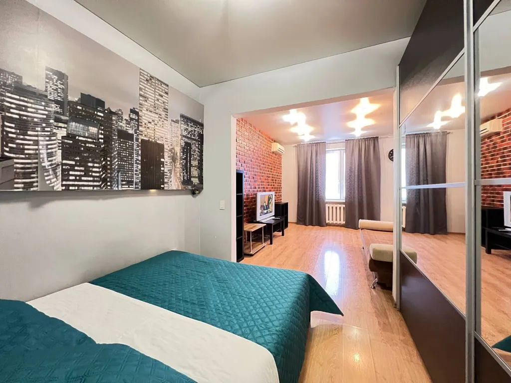 Видовая квартира с дизайнерским ремонтом в центре