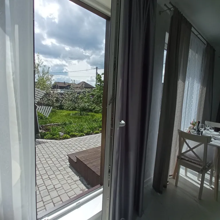 Коттедж с видом на сад