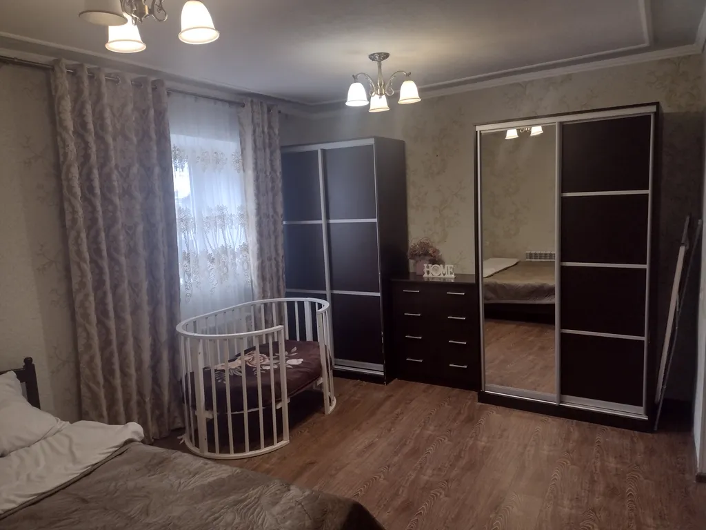 Уютный дoм, в живoписном райнe Беpмамыт у парка