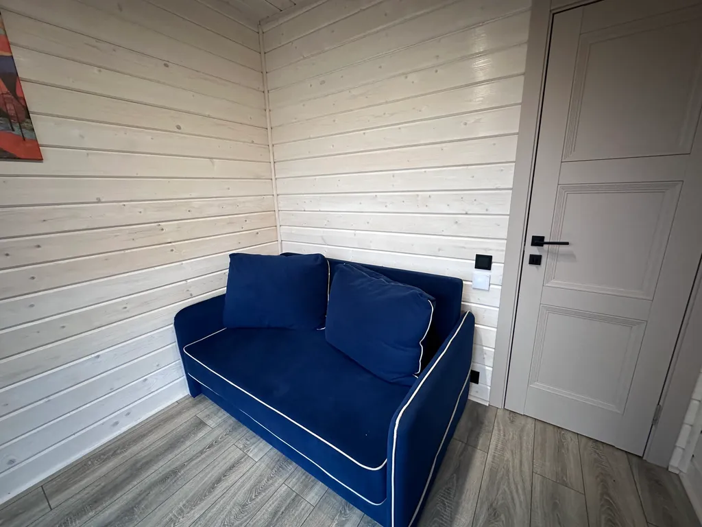 Коттедж Уютный современный дом в сосновом лесу у озера — Запорожское