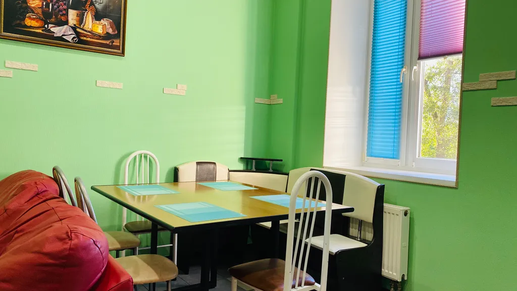 Просторная квартира с лоджией на площади Революции