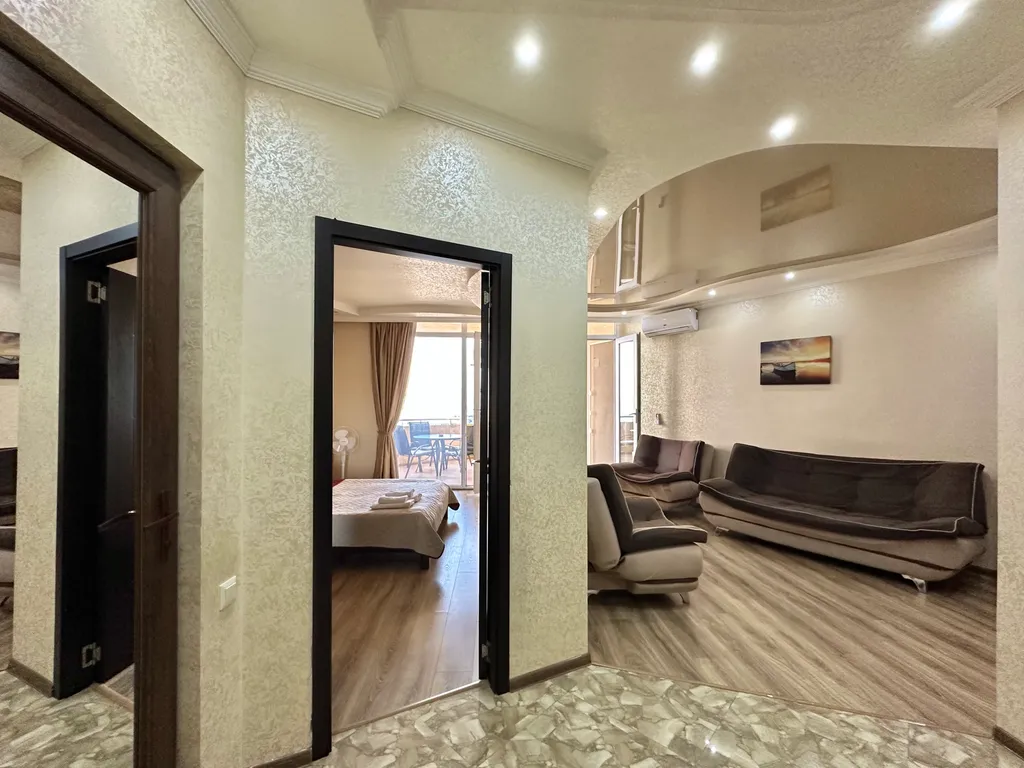 Апартамент на первой линии с большой террасой и шикарным видом