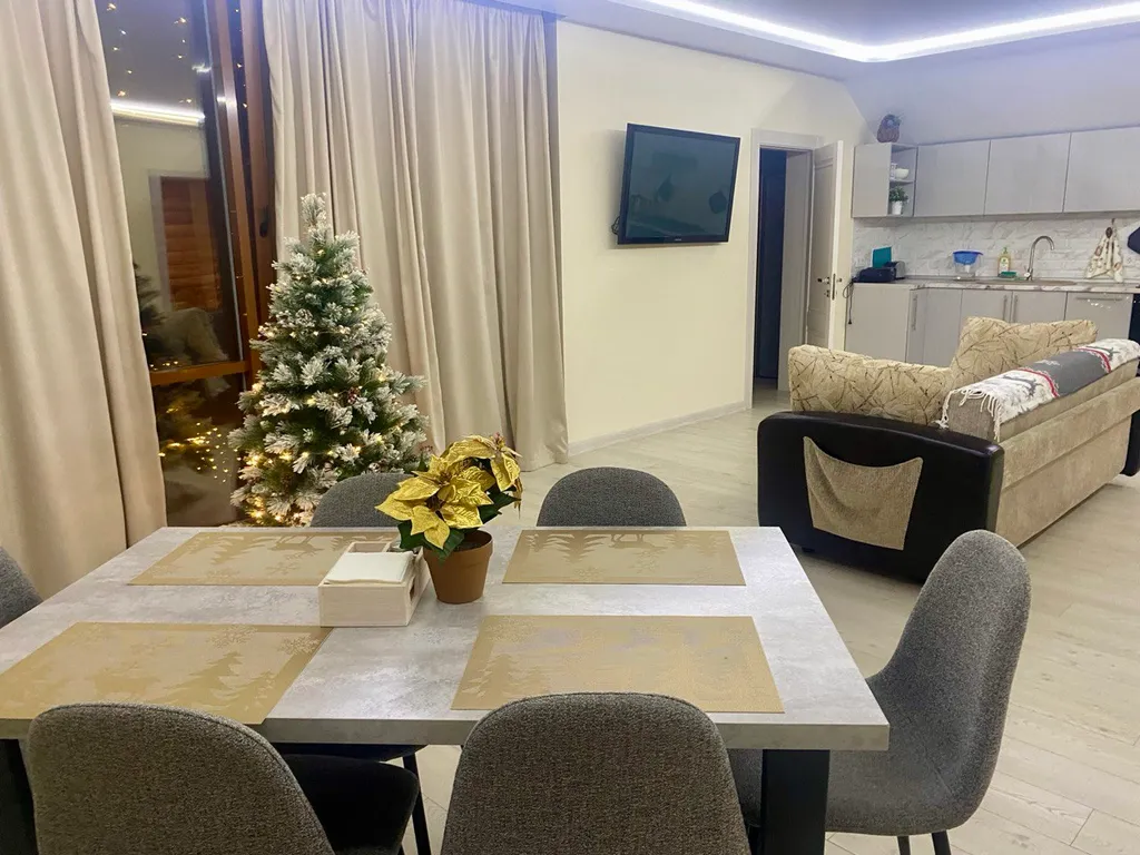 Коттедж с теплым бассейном и баней на дровах