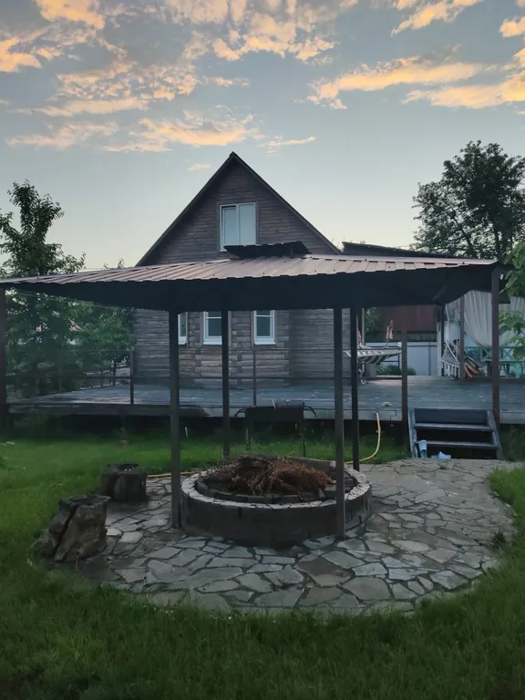 Уютная дача "Дом на дереве" в черте города