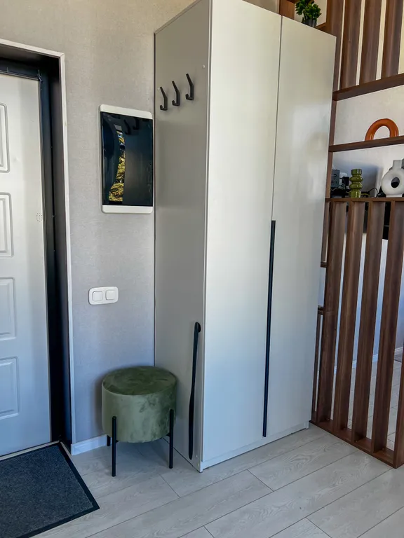 Новая студия в самом центре Гродно с видом на пешеходную улицу