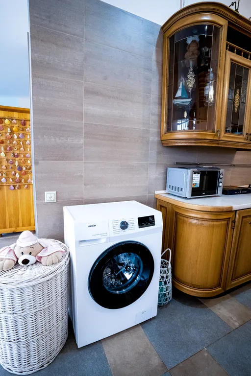 Номер делюкс с видом на бассейн, горы и аэропорт