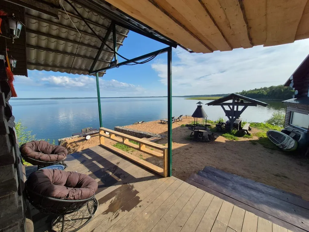 Дом Солнца на берегу озера Сиг