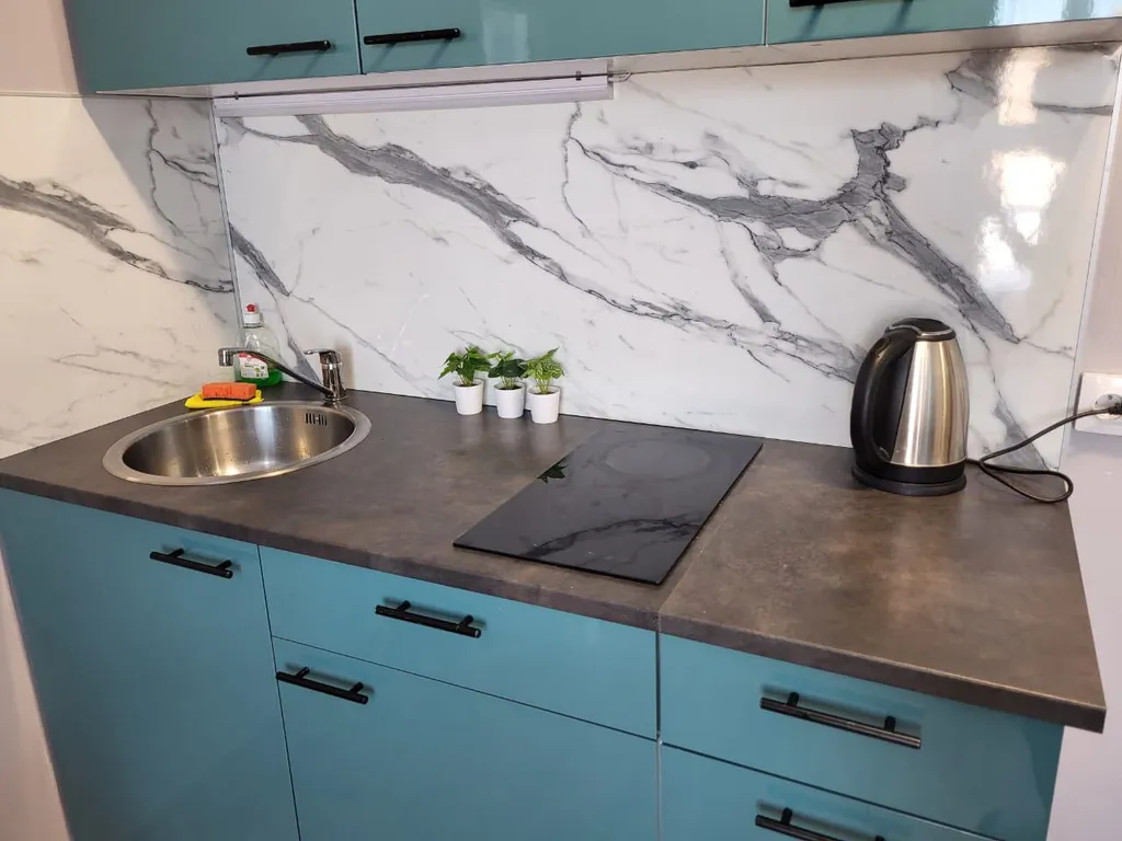 Студия с видом на город