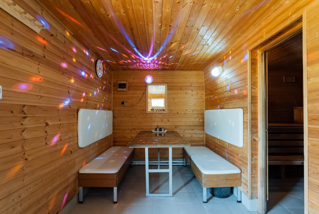 Бунгало на берегу озера в границе леса